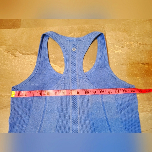 Lululemon Run: Swiftly Tech Racerback. Heathered Lullaby (blue / purple). Size 8 - Picture 11 of 14